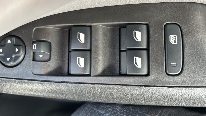 Vauxhall Crossland X 1.2T [110] Elite Nav 5dr [Start Stop] Auto Petrol Hatchback